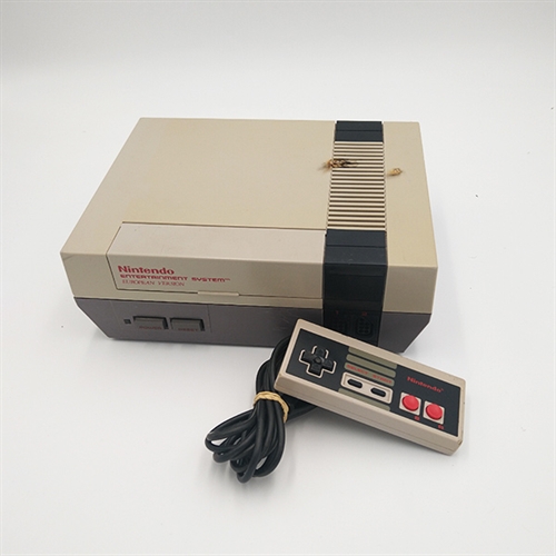 Nintendo Entertainment System (NES) Konsol - Regionsfri - SNR PE1287597 (C Grade) (Genbrug)